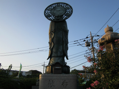 啧