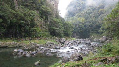 䋬